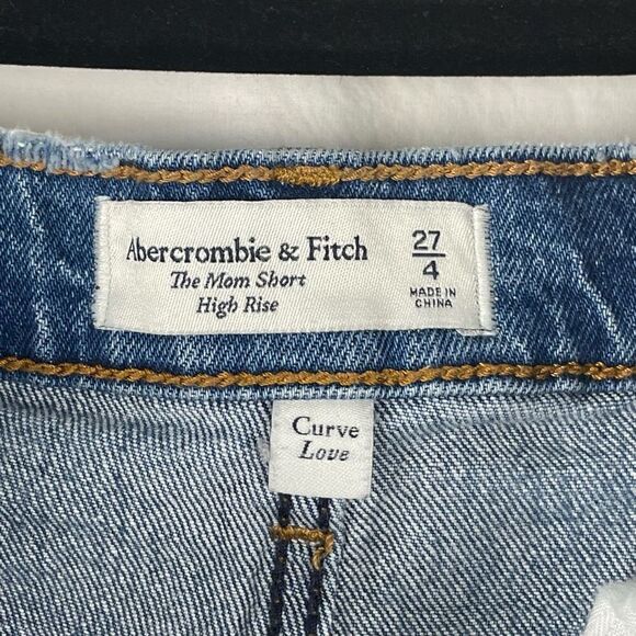 Abercrombie & Fitch Curve Love Distressed The Mom Short High Rise - Women’s 27 - Picture 4 of 6